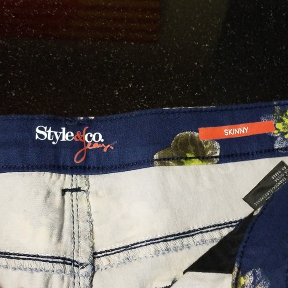 👖NWOT Style & Co. Flower Print Jeans - Picture 3 of 7